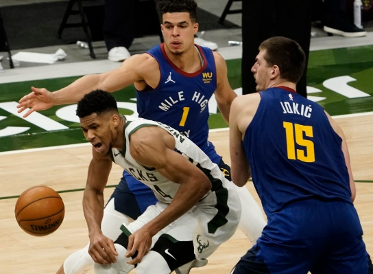 约基奇37+10+11字母哥27分 掘金128-97终结雄鹿5连胜 约基奇37+10+11字母哥27分 掘金128-97终结雄鹿5连胜