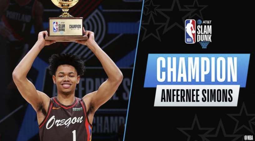 西蒙斯吻筐未遂加冕扣篮王 致敬麦迪一扣险获满分 西蒙斯吻筐未遂加冕扣篮王 致敬麦迪一扣险获满分