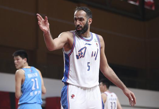 四川98-90逆转战胜青岛 亨特31分哈达迪18+18+6+7帽 四川98-90逆转战胜青岛 亨特31分哈达迪18+18+6+7帽