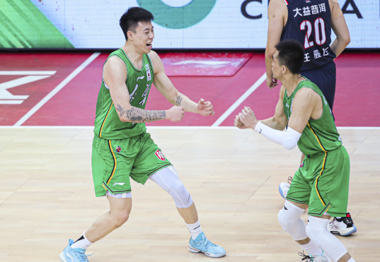 辽宁加时124-115终结广东15连胜 张镇麟46分郭少28+14助 辽宁加时124-115终结广东15连胜 张镇麟46分郭少28+14助