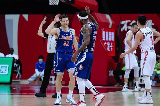 弗雷戴特28+10 上海116-109战胜青岛 郭昊文18分亚当斯44+7 弗雷戴特28+10 上海116-109战胜青岛 郭昊文18分亚当斯44+7