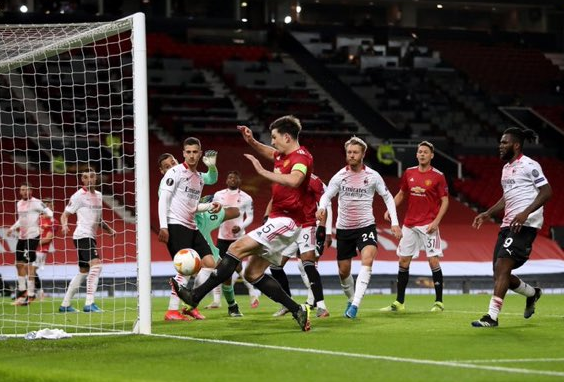 欧联-曼联主场1-1闷平米兰 迪亚洛破门克亚尔绝平 欧联-曼联主场1-1闷平米兰 迪亚洛破门克亚尔绝平