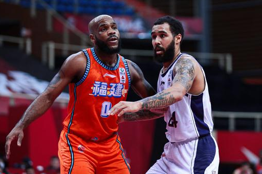 广州加时118-115险胜福建 摩尔轰34+6+9高登空砍31+8 广州加时118-115险胜福建 摩尔轰34+6+9高登空砍31+8