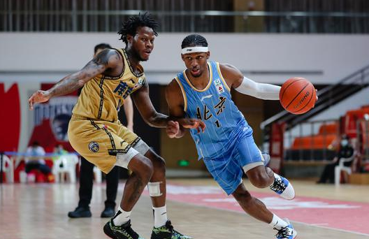 CBA-雅尼斯6战5胜!北京119-89双杀同曦 吉布森31分 CBA-雅尼斯6战5胜!北京119-89双杀同曦 吉布森31分