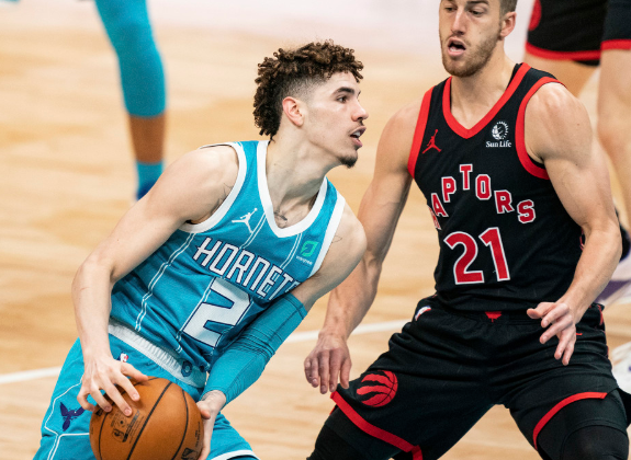 三球23+9+6洛瑞19+6+8 猛龙104-114惨败黄蜂吞四连败 三球23+9+6洛瑞19+6+8 猛龙104-114惨败黄蜂吞四连败