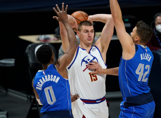 东契奇21+12约老师26+11+8 掘金103-116负独行侠止5连胜 东契奇21+12约老师26+11+8 掘金103-116负独行侠止5连胜