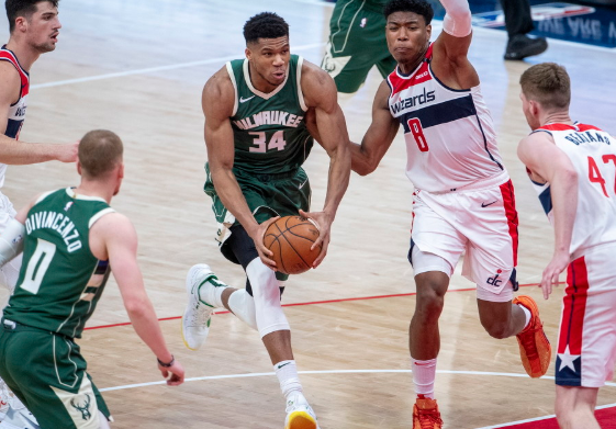 NBA-字母哥31分三双比尔空砍37分 雄鹿133-122送奇才四连败 NBA-字母哥31分三双比尔空砍37分 雄鹿133-122送奇才四连败