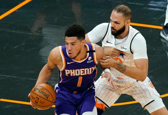 布克25+7+7失绝杀 武切维奇27+14 魔术主场112-111险胜太阳 布克25+7+7失绝杀 武切维奇27+14 魔术主场112-111险胜太阳