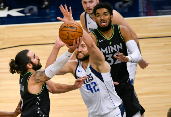 唐斯22分波神29+9 东契奇15分 独行侠128-108轻取森林狼 唐斯22分波神29+9 东契奇15分 独行侠128-108轻取森林狼