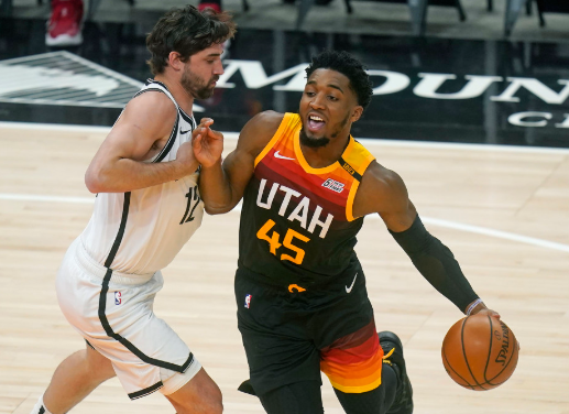 哈登颈伤休战米切尔27+7+6 篮网无核阵容88-118惨败爵士 哈登颈伤休战米切尔27+7+6 篮网无核阵容88-118惨败爵士