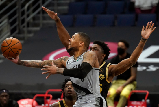 利拉德22+11麦科勒姆23分 开拓者122-117险胜猛龙 利拉德22+11麦科勒姆23分 开拓者122-117险胜猛龙