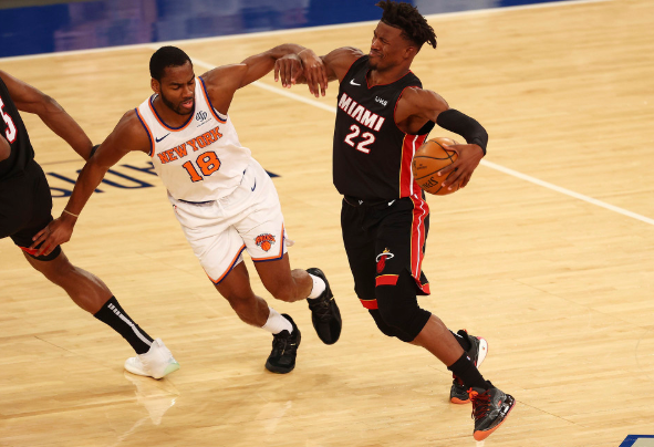 NBA-热火98-88胜尼克斯止6连败 巴特勒27分阿德巴约20+18 NBA-热火98-88胜尼克斯止6连败 巴特勒27分阿德巴约20+18