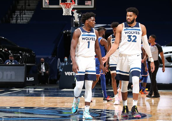 NBA-森林狼102-101险胜尼克斯 巴雷特23分错失绝杀 唐斯18+17+6 NBA-森林狼102-101险胜尼克斯 巴雷特23分错失绝杀 唐斯18+17+6