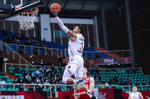 青岛108-99擒北控取三连胜 亚当斯25+11+8杨徒砍36+9 青岛108-99擒北控取三连胜 亚当斯25+11+8杨徒砍36+9