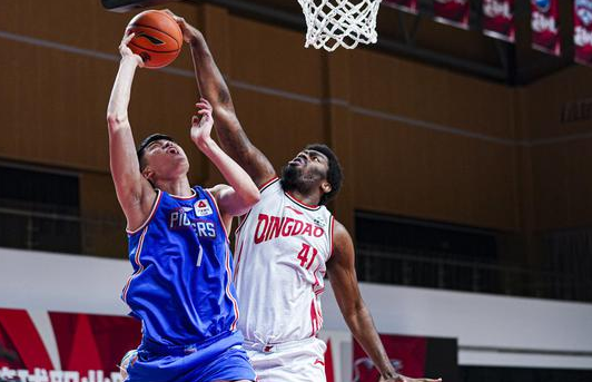 青岛122-115胜天津取4连胜 亚当斯33+6抢断林庭谦25+9助 青岛122-115胜天津取4连胜 亚当斯33+6抢断林庭谦25+9助