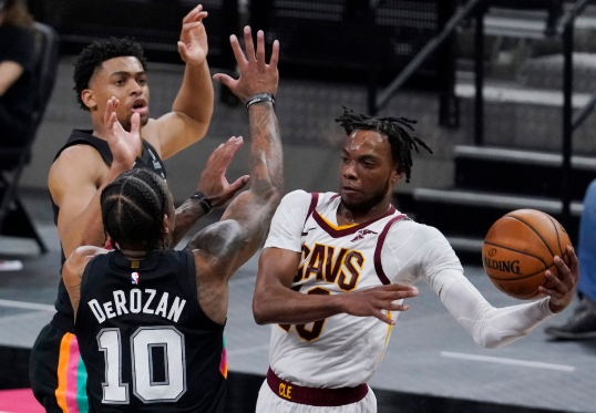 加兰德爆发狂砍37分7助 骑士0125-101大胜马刺终结5连败 加兰德爆发狂砍37分7助 骑士0125-101大胜马刺终结5连败