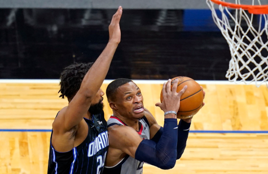 威少23+14+16比尔复出26分 奇才131-116擒魔术终结4连败 威少23+14+16比尔复出26分 奇才131-116擒魔术终结4连败