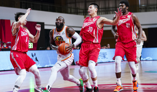 亚当斯50分罚球绝杀 琼斯空砍53分 青岛112-111险胜吉林 亚当斯50分罚球绝杀 琼斯空砍53分 青岛112-111险胜吉林