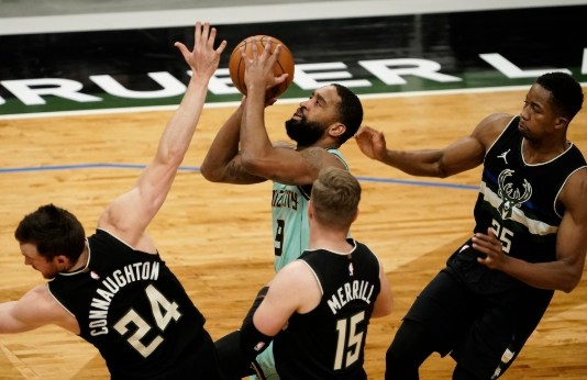 布里奇斯26分字母哥缺阵 雄鹿119-127不敌黄蜂吞三连败 布里奇斯26分字母哥缺阵 雄鹿119-127不敌黄蜂吞三连败