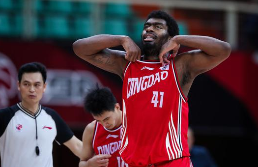 约翰逊35+20 青岛117-101胜同曦取七连胜 西热助攻再创新高 约翰逊35+20 青岛117-101胜同曦取七连胜 西热助攻再创新高