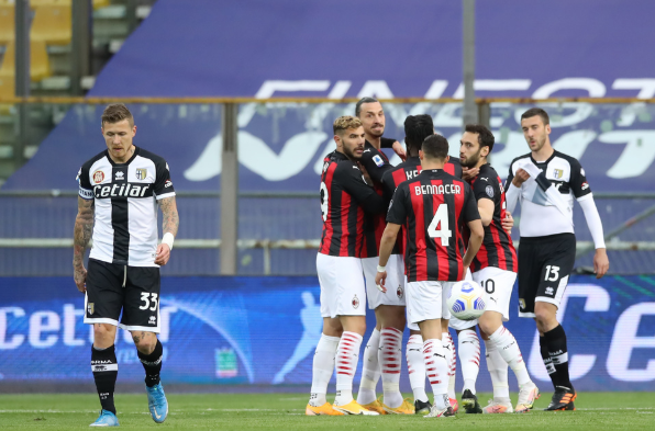 意甲-AC米兰3-1客胜帕尔马 伊布送助攻+喷裁判染红 意甲-AC米兰3-1客胜帕尔马 伊布送助攻+喷裁判染红