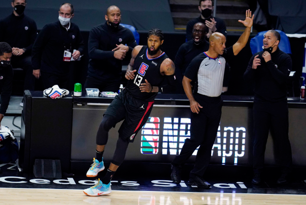 12日NBA前瞻:独行侠盼首次横扫马刺 快船欲擒活塞冲5连胜 12日NBA前瞻:独行侠盼首次横扫马刺 快船欲擒活塞冲5连胜