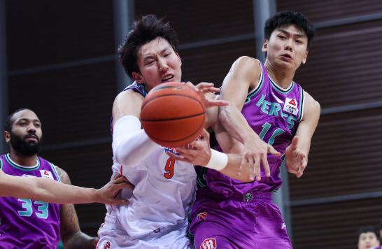 周琦中途离场哈德森26+11 山东114-98力克新疆夺3连胜 周琦中途离场哈德森26+11 山东114-98力克新疆夺3连胜