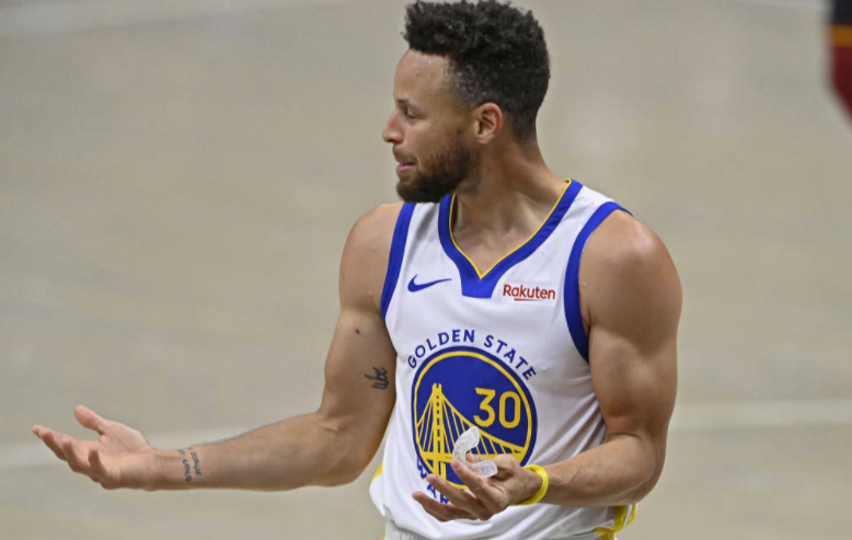 16日NBA纪录:库兹马生涯总分破4000 布朗轰出高能40+ 16日NBA纪录:库兹马生涯总分破4000 布朗轰出高能40+