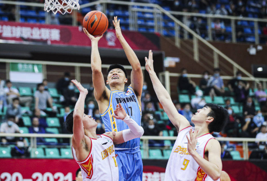 范子铭20+12布克44+6+5 北京108-97复仇深圳晋级八强 范子铭20+12布克44+6+5 北京108-97复仇深圳晋级八强