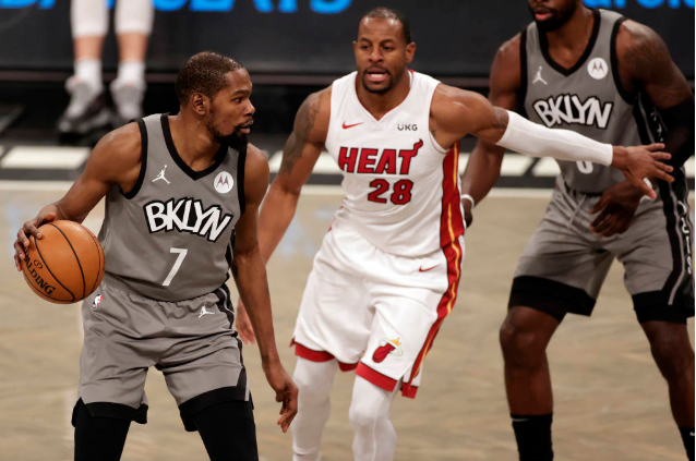 19日NBA前瞻:篮网客场或遇热火阻击 快船战森林狼阵容难定 19日NBA前瞻:篮网客场或遇热火阻击 快船战森林狼阵容难定