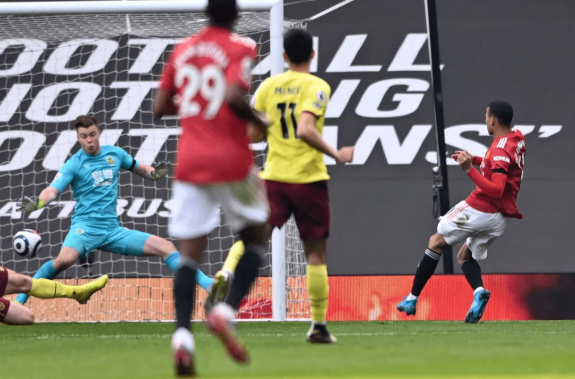 英超-曼联3-1伯恩利联赛五连胜 格林伍德双响卡瓦尼建功 英超-曼联3-1伯恩利联赛五连胜 格林伍德双响卡瓦尼建功