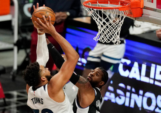 小卡复出准三双乔治3节23分 快船124-105轻取狼队避连败 小卡复出准三双乔治3节23分 快船124-105轻取狼队避连败