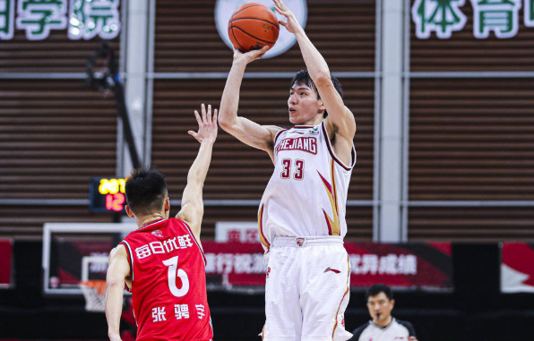 浙江111-98大胜青岛进4强 吴前砍36+12亚当斯揽31分准三双 浙江111-98大胜青岛进4强 吴前砍36+12亚当斯揽31分准三双