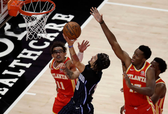 特雷-杨砍下25+7领6人上双 老鹰112-96击败魔术取两连胜 特雷-杨砍下25+7领6人上双 老鹰112-96击败魔术取两连胜