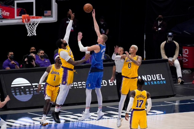 25日NBA前瞻:湖人盼复仇独行侠 字母哥率队欲横扫76人 25日NBA前瞻:湖人盼复仇独行侠 字母哥率队欲横扫76人