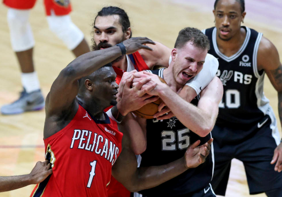 德罗赞取32分锡安空砍33+14 马刺110-108险胜鹈鹕迎连胜 德罗赞取32分锡安空砍33+14 马刺110-108险胜鹈鹕迎连胜