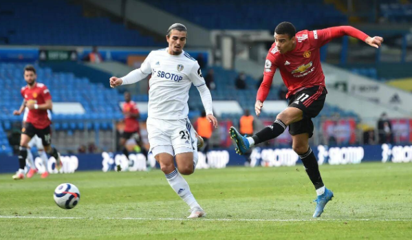 英超-曼联0-0利兹联 落后曼城10分 卢克肖手球未被吹点球 英超-曼联0-0利兹联 落后曼城10分 卢克肖手球未被吹点球