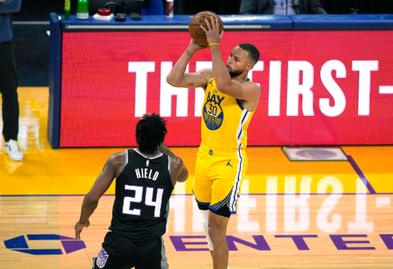 库里37+7巴恩斯三分绝杀未果 勇士117-113擒国王迎2连胜 库里37+7巴恩斯三分绝杀未果 勇士117-113擒国王迎2连胜