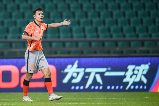 中超-深圳队0-0战平青岛 金特罗任意球中柱刘震理屡献神扑 中超-深圳队0-0战平青岛 金特罗任意球中柱刘震理屡献神扑