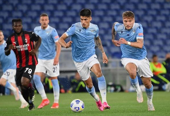 意甲-AC米兰0-3拉齐奥跌出前4 因莫比莱传射大将2球 意甲-AC米兰0-3拉齐奥跌出前4 因莫比莱传射大将2球