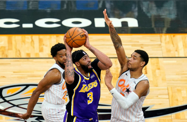 湖人6人上双114-103胜魔术终结3连败 浓眉18+8施罗德21+10 湖人6人上双114-103胜魔术终结3连败 浓眉18+8施罗德21+10