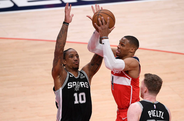 马刺146-143险胜 终结奇才八连胜 德罗赞37+10比尔空砍45分 马刺146-143险胜 终结奇才八连胜 德罗赞37+10比尔空砍45分