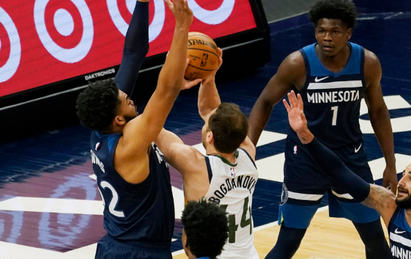 森林狼逆转105-104险胜赛季横扫爵士 唐斯21+11拉塞尔两双 森林狼逆转105-104险胜赛季横扫爵士 唐斯21+11拉塞尔两双