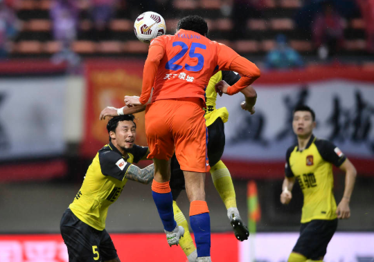 中超-费莱尼93分钟读秒绝杀 泰山1-0广州取2连胜 中超-费莱尼93分钟读秒绝杀 泰山1-0广州取2连胜