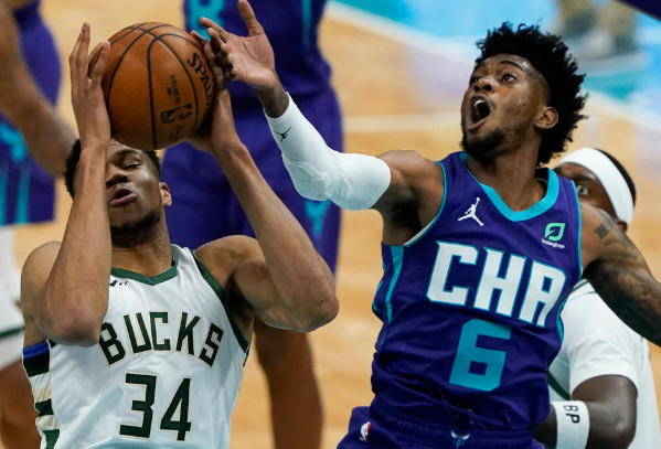 雄鹿客场114-104轻取黄蜂 字母哥砍29+12+8格雷厄姆25分 雄鹿客场114-104轻取黄蜂 字母哥砍29+12+8格雷厄姆25分