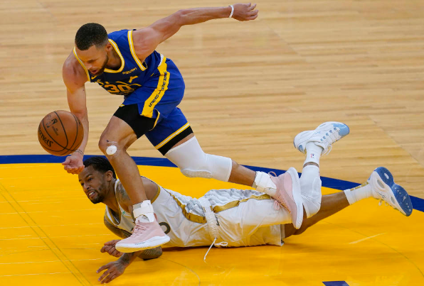 勇士103-133惨败独行侠 东契奇39+8+6 库里空砍27分 勇士103-133惨败独行侠 东契奇39+8+6 库里空砍27分