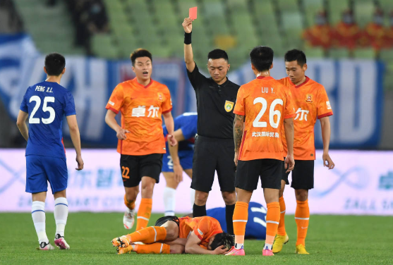 中超-申花3-1逆转10人武汉获得两连胜 金信煜彭欣力巴索戈建功 中超-申花3-1逆转10人武汉获得两连胜 金信煜彭欣力巴索戈建功