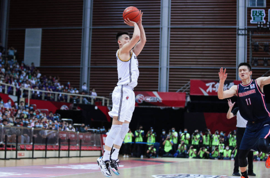 郭艾伦33分赵继伟救命三分球 辽宁加时102-98险胜1-1广东 郭艾伦33分赵继伟救命三分球 辽宁加时102-98险胜1-1广东