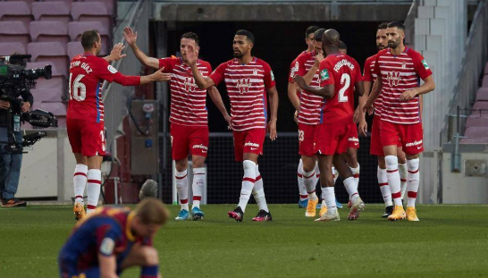 西甲-巴萨主场爆冷1-2遭格拉纳达逆转跌至第三 梅西破门难救主 西甲-巴萨主场爆冷1-2遭格拉纳达逆转跌至第三 梅西破门难救主