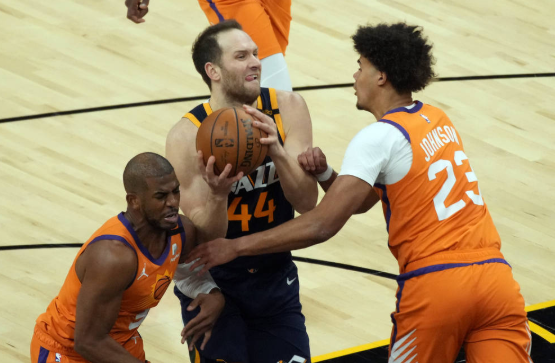 保罗高效12+9布克31分 太阳121-100横扫爵士升至西部第一 保罗高效12+9布克31分 太阳121-100横扫爵士升至西部第一